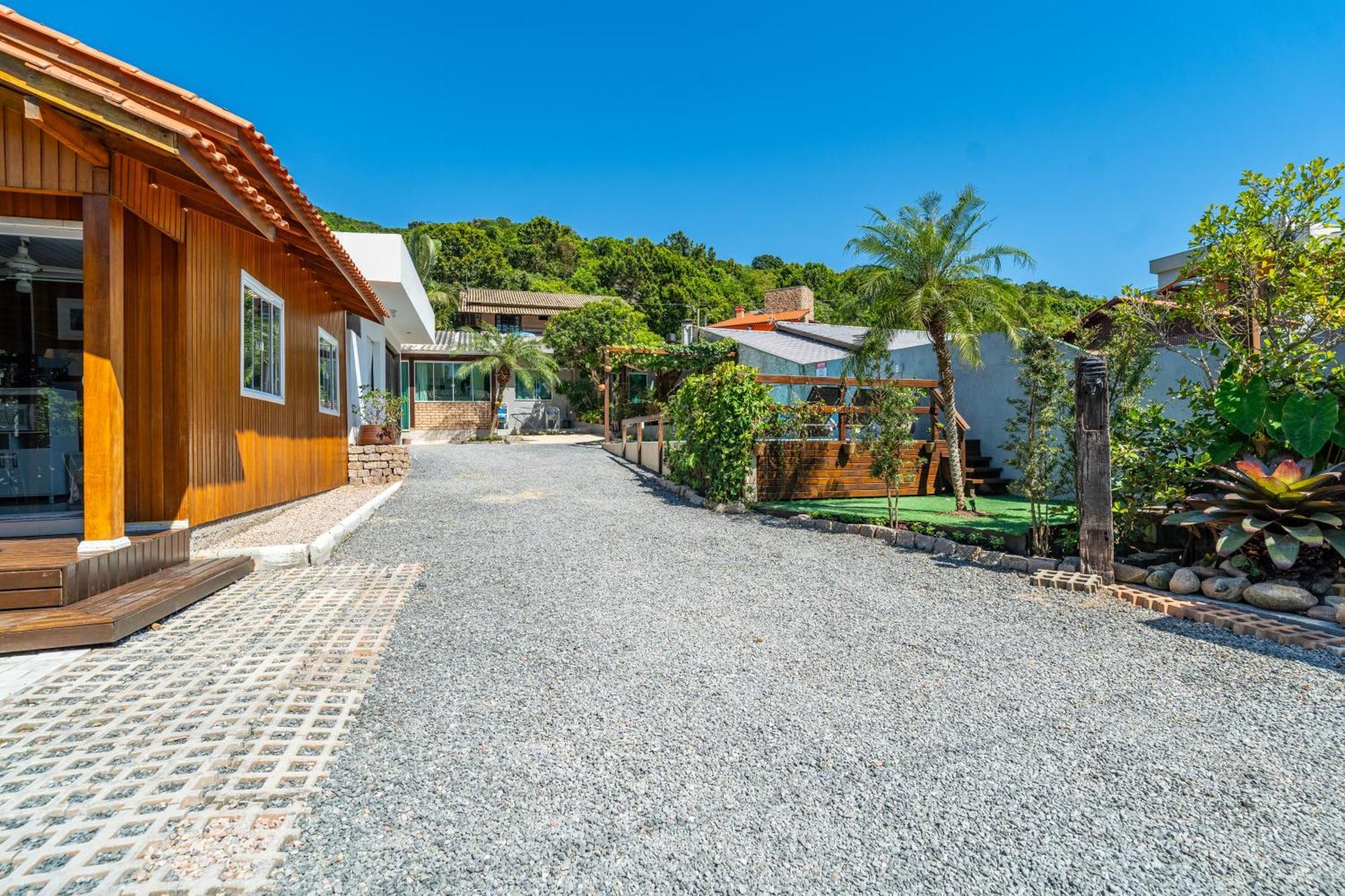 הוילה בומבינאס Residencial Com Piscina Possui Jacuzzi Aquecida Com Hidromassagem מראה חיצוני תמונה