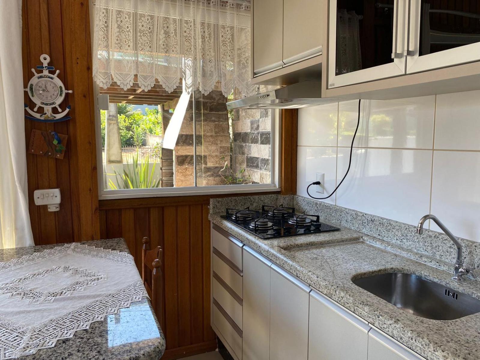 הוילה בומבינאס Residencial Com Piscina Possui Jacuzzi Aquecida Com Hidromassagem מראה חיצוני תמונה