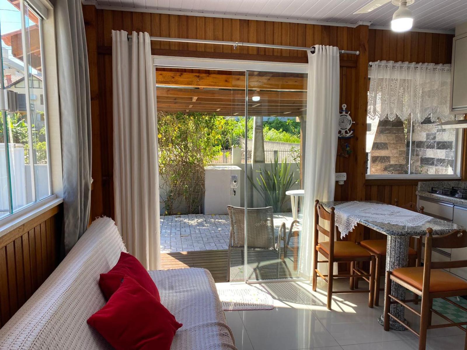 הוילה בומבינאס Residencial Com Piscina Possui Jacuzzi Aquecida Com Hidromassagem מראה חיצוני תמונה