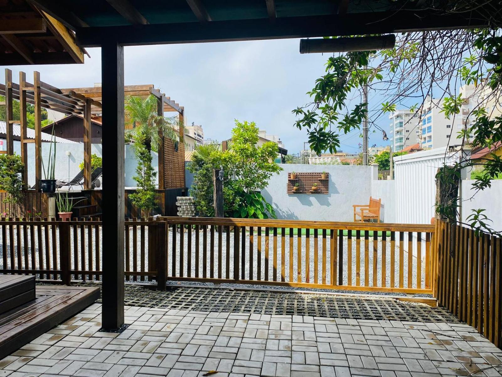הוילה בומבינאס Residencial Com Piscina Possui Jacuzzi Aquecida Com Hidromassagem מראה חיצוני תמונה