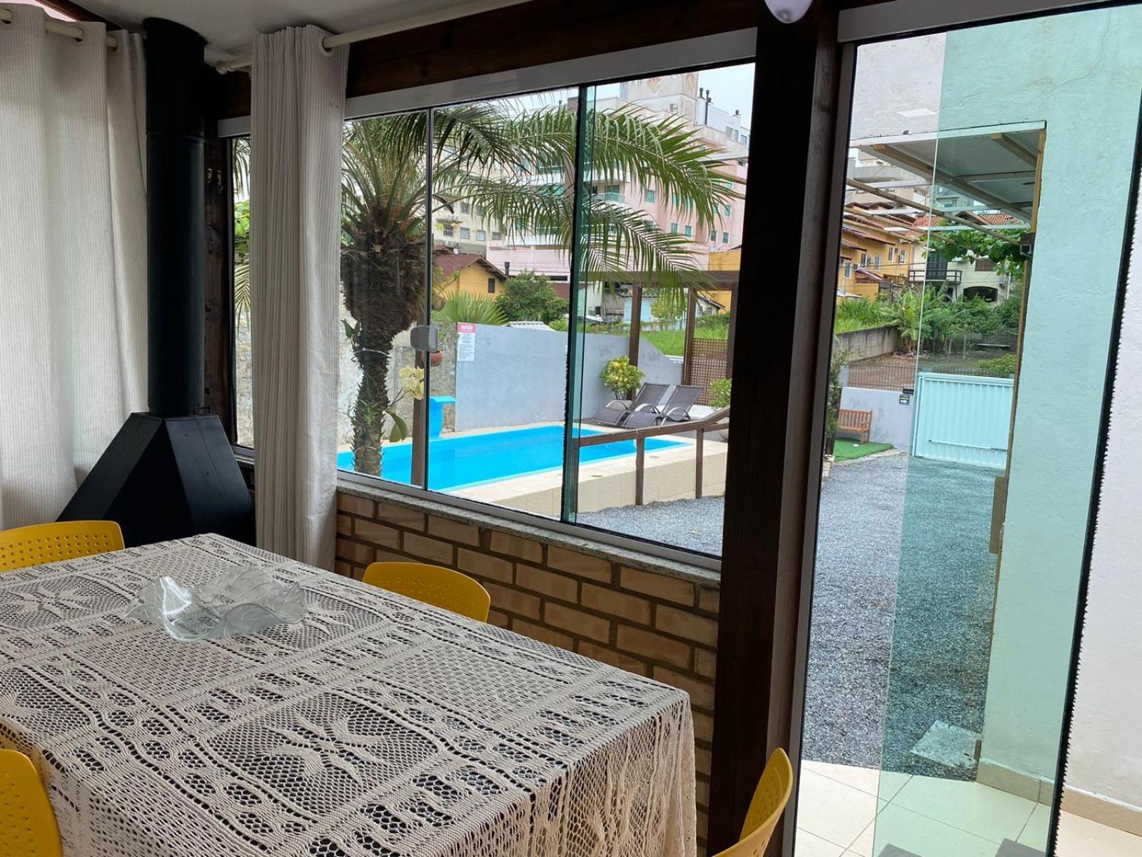 הוילה בומבינאס Residencial Com Piscina Possui Jacuzzi Aquecida Com Hidromassagem מראה חיצוני תמונה