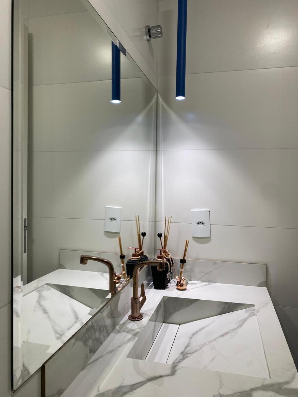 הוילה בומבינאס Residencial Com Piscina Possui Jacuzzi Aquecida Com Hidromassagem מראה חיצוני תמונה