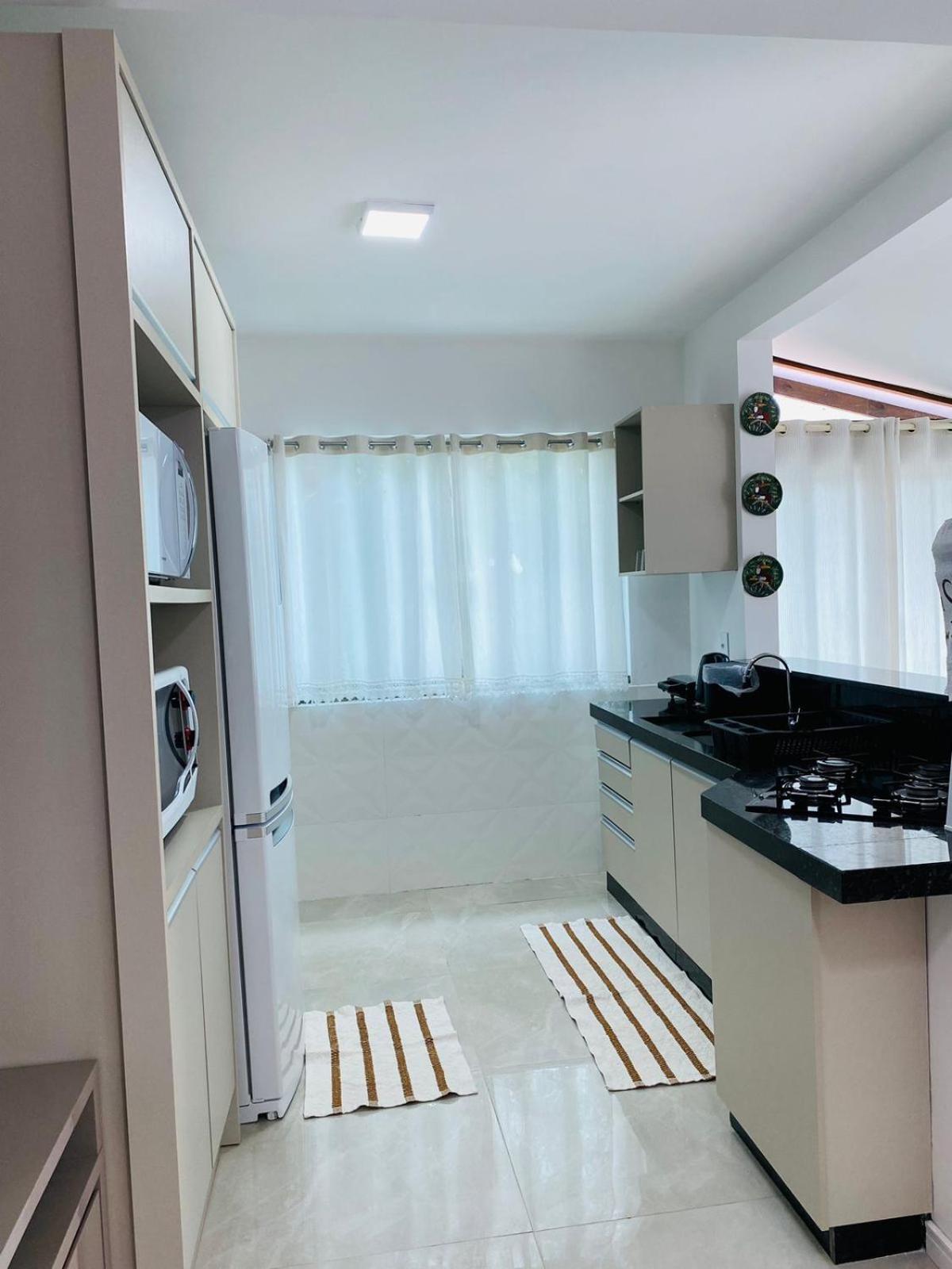הוילה בומבינאס Residencial Com Piscina Possui Jacuzzi Aquecida Com Hidromassagem מראה חיצוני תמונה