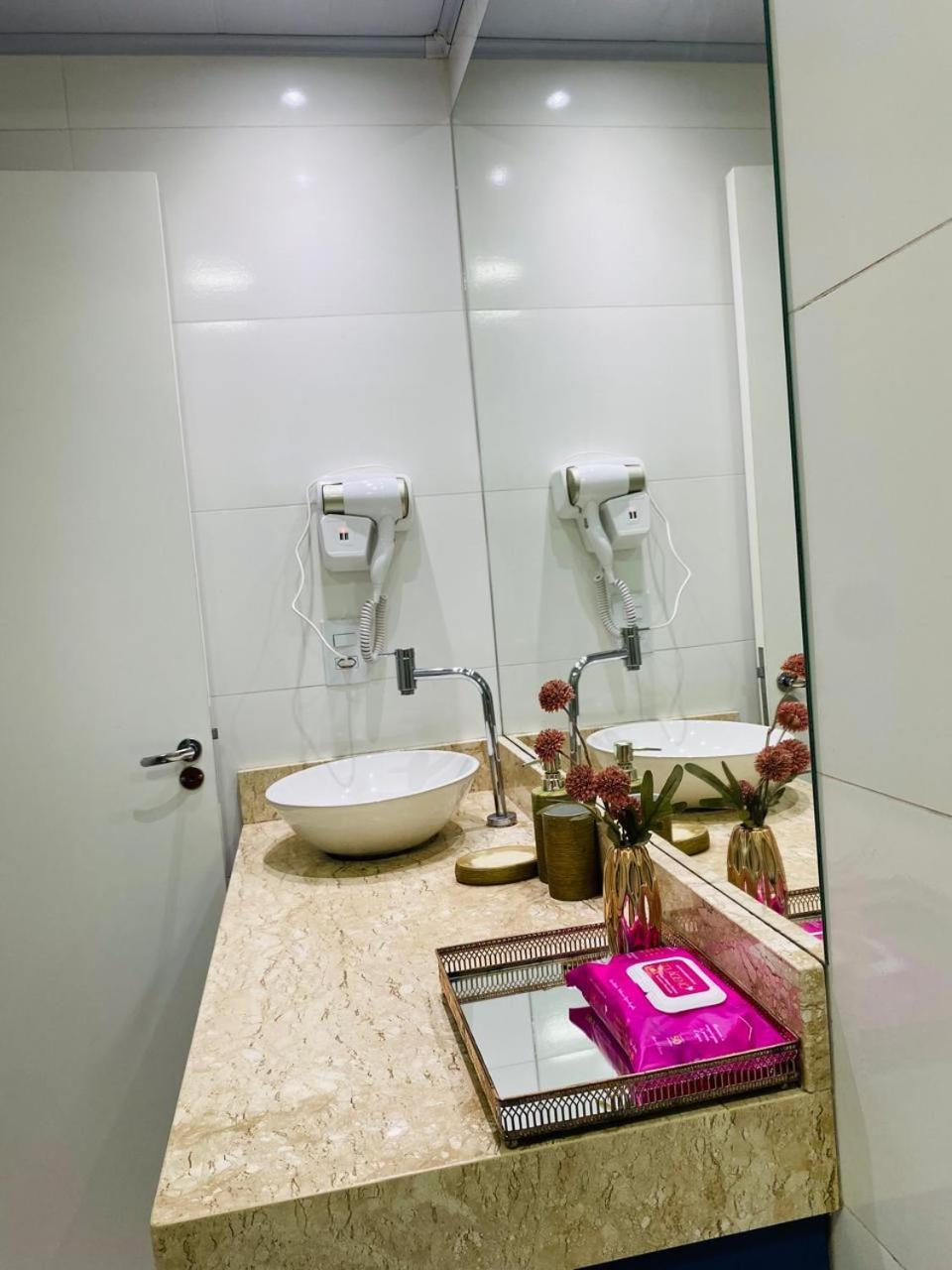 הוילה בומבינאס Residencial Com Piscina Possui Jacuzzi Aquecida Com Hidromassagem מראה חיצוני תמונה